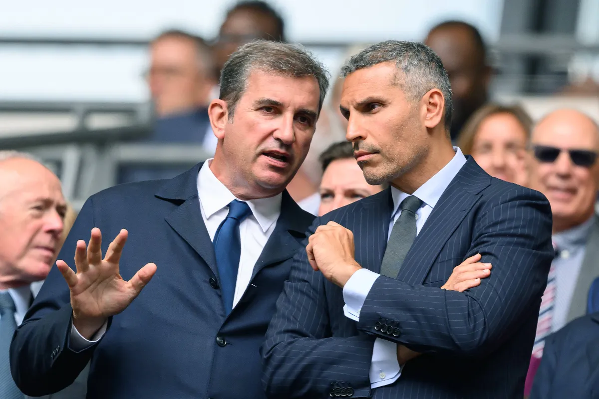 Ferran Soriano, CEO do Manchester City, e Khaldoon Al Mubarak, presidente do clube