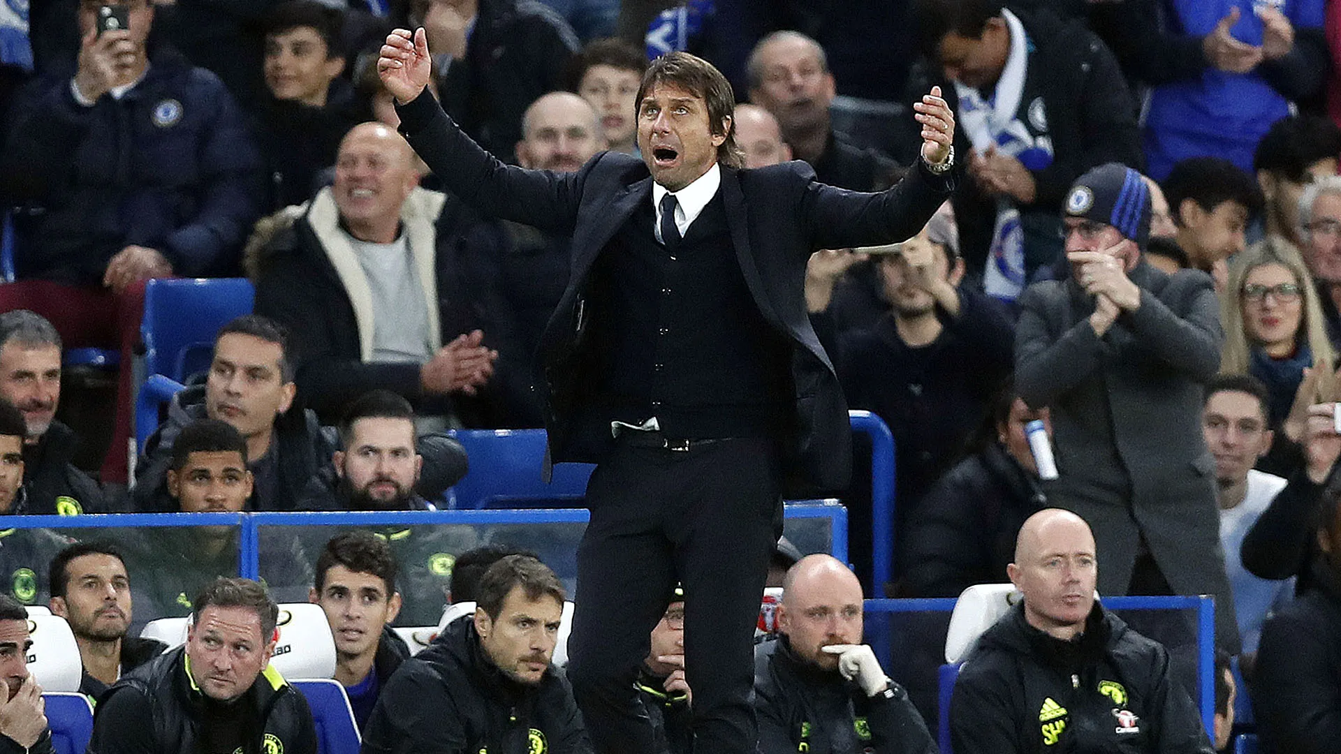 Pressionado, Conte mudou o esquema e vem conseguindo resultados (AP Photo/Kirsty Wigglesworth)