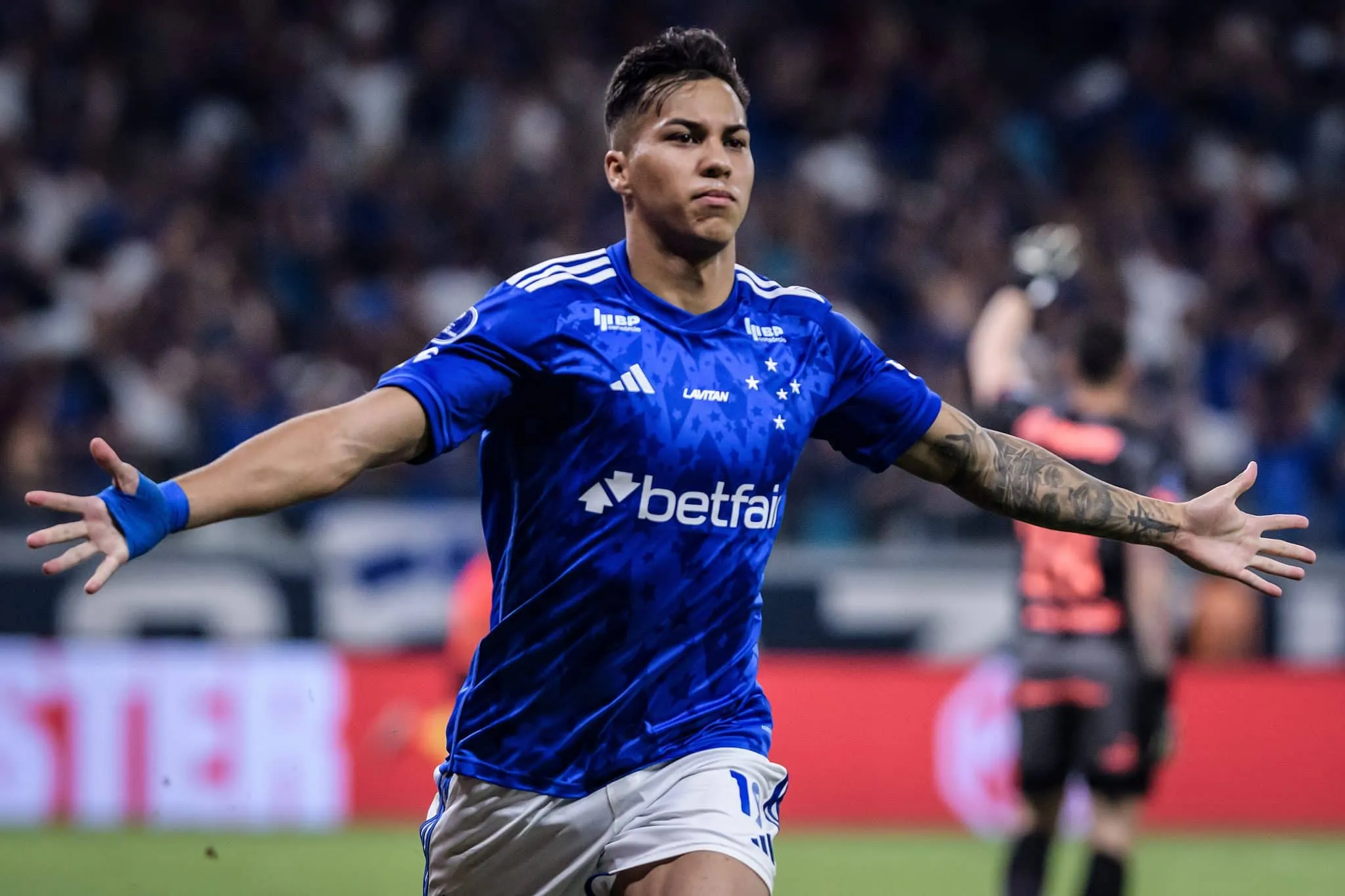 Veja como Kaio Jorge superou cr&iacute;ticas para realizar profecia de seu pai no Cruzeiro