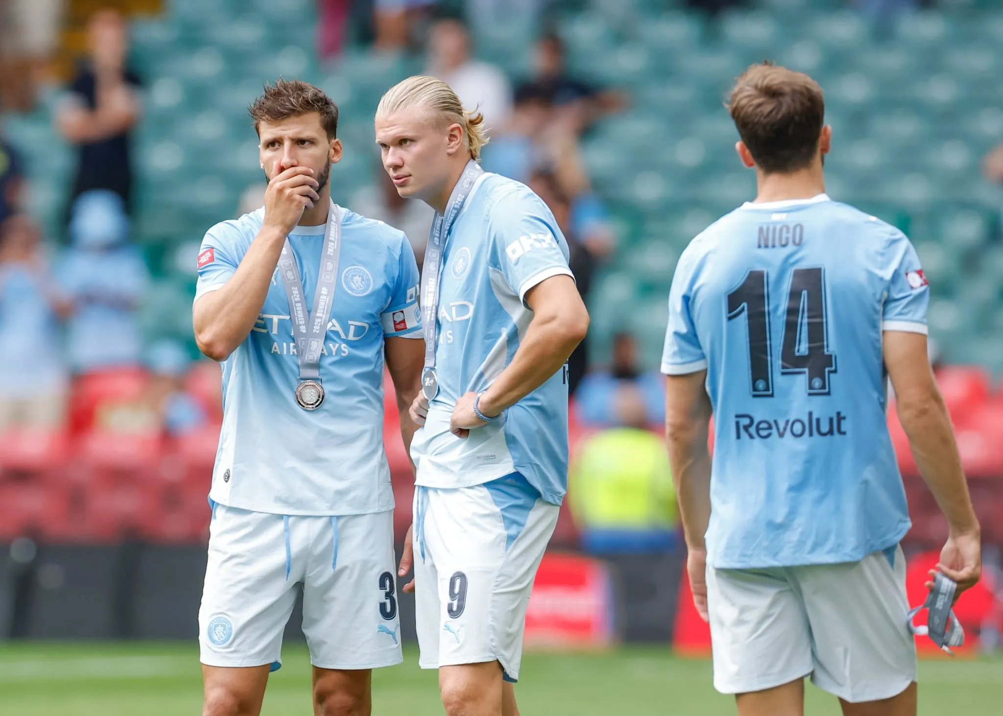 Ruben Dias e Haaland conversam após derrota do City (Foto: SPI / Icon Sport)