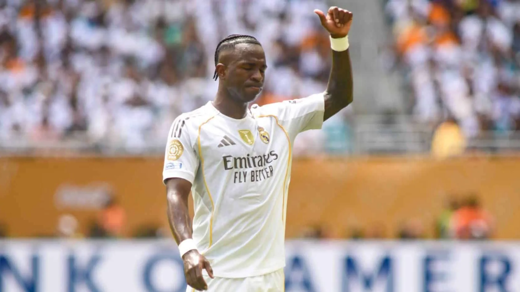 Vinicius Junior &eacute; ofuscado por joia do Real Madrid no Mundial de Clubes