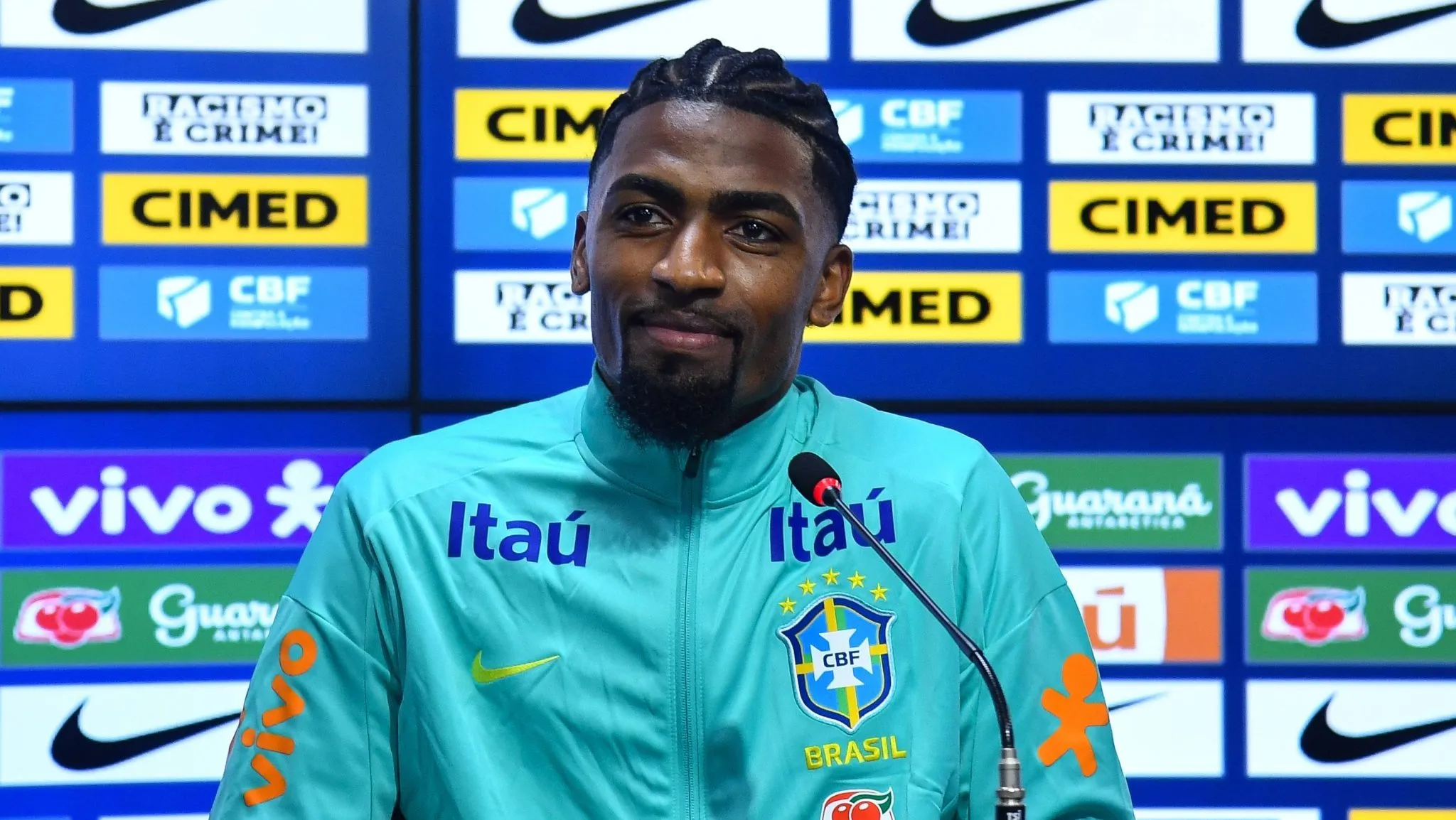 Com passagem pela sele&ccedil;&atilde;o brasileira, zagueiro pode acabar na Premier League por R$ 175 milh&otilde;es