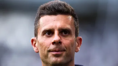 Thiago Motta deve ter meia &lsquo;intoc&aacute;vel&rsquo; na Juventus, e n&atilde;o &eacute; Douglas Luiz
