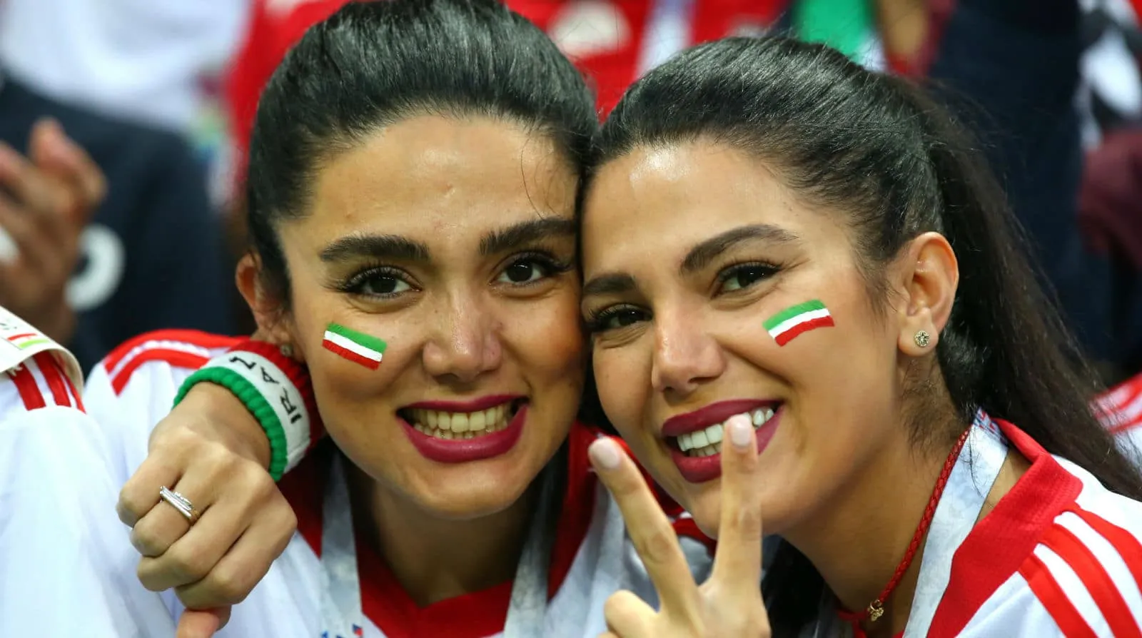 As mulheres iranianas viveram um dia hist&oacute;rico nas arquibancadas, livres para torcer ap&oacute;s 37 anos