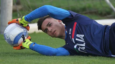 Conhe&ccedil;a Meret, o outro prod&iacute;gio do gol que ser&aacute; disc&iacute;pulo de Buffon na sele&ccedil;&atilde;o italiana