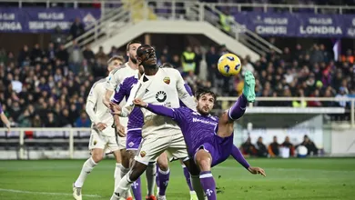 Bem diferente da goleada sobre o Brighton&hellip; Roma joga mal, mas castiga Fiorentina ao arrancar empate no &uacute;ltimo lance