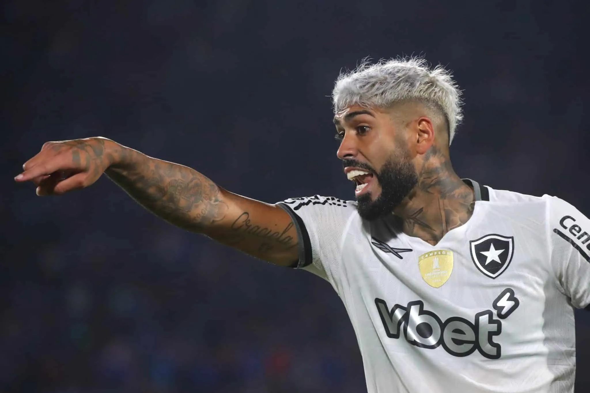 Botafogo acumula erros capitais na Libertadores e &eacute; castigado por flop no Athletico-PR