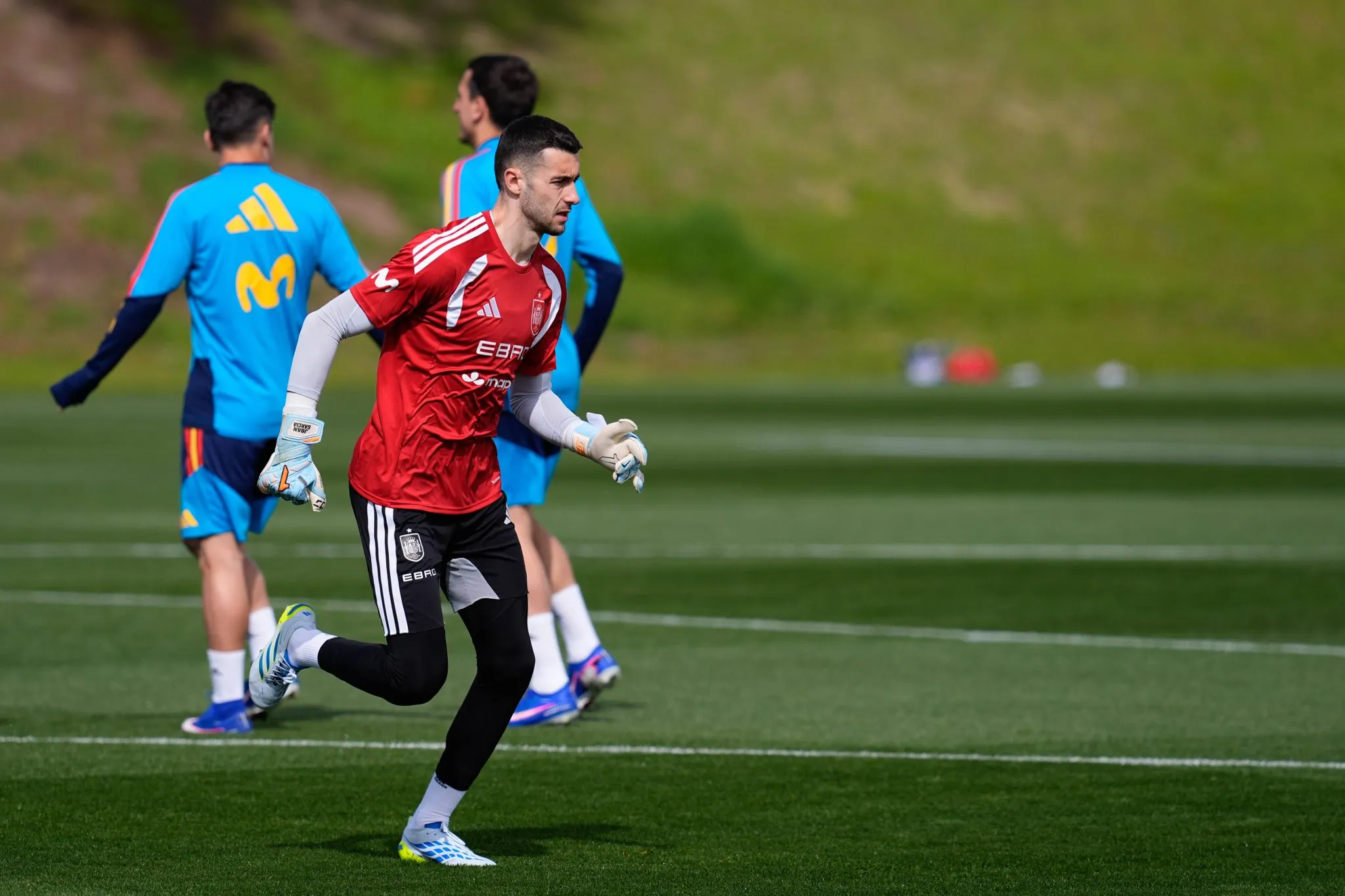 Joan Garc&iacute;a, goleiro da Espanha, durante sess&atilde;o de treinamentos