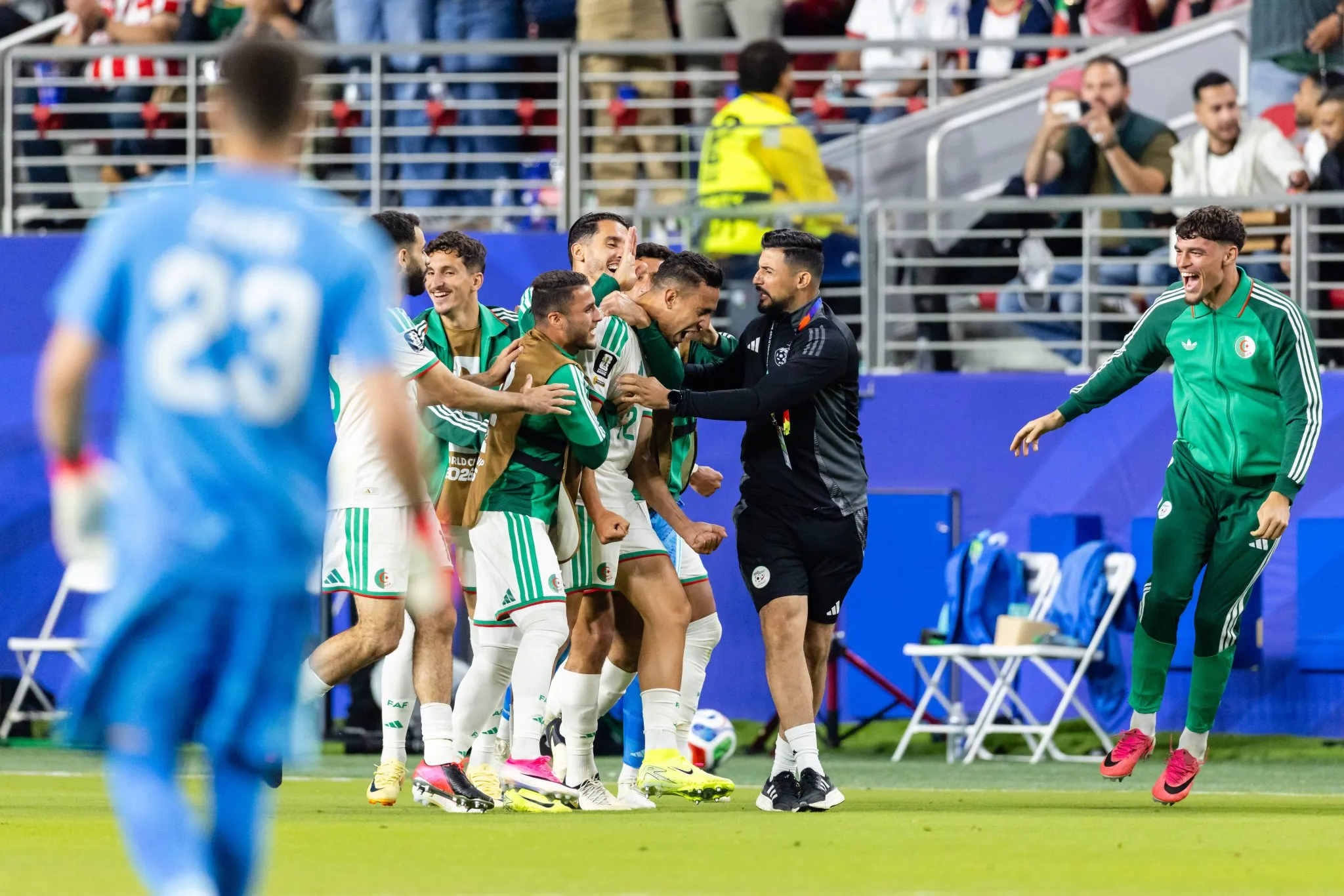 Argelinos comemoram gol contra a Jord&acirc;nia (Foto: IMAGO / Icon Sportswire)