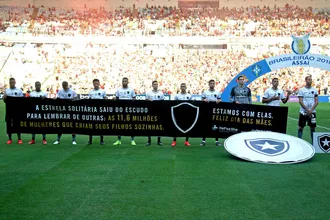 Contra o Flu, as estrelas solit&aacute;rias do Botafogo foram as m&atilde;es que criam seus filhos sozinhas