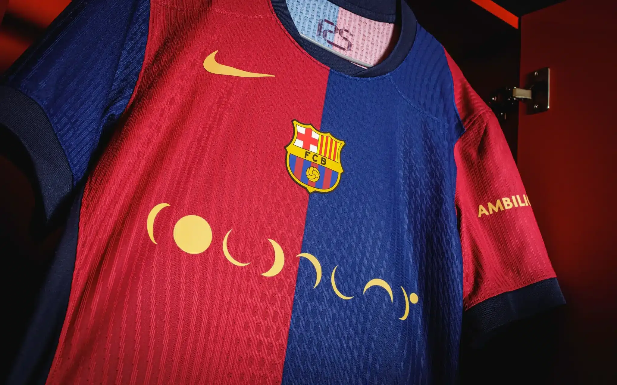 Barcelona vai enfrentar o Real Madrid com um patroc&iacute;nio especial na camisa