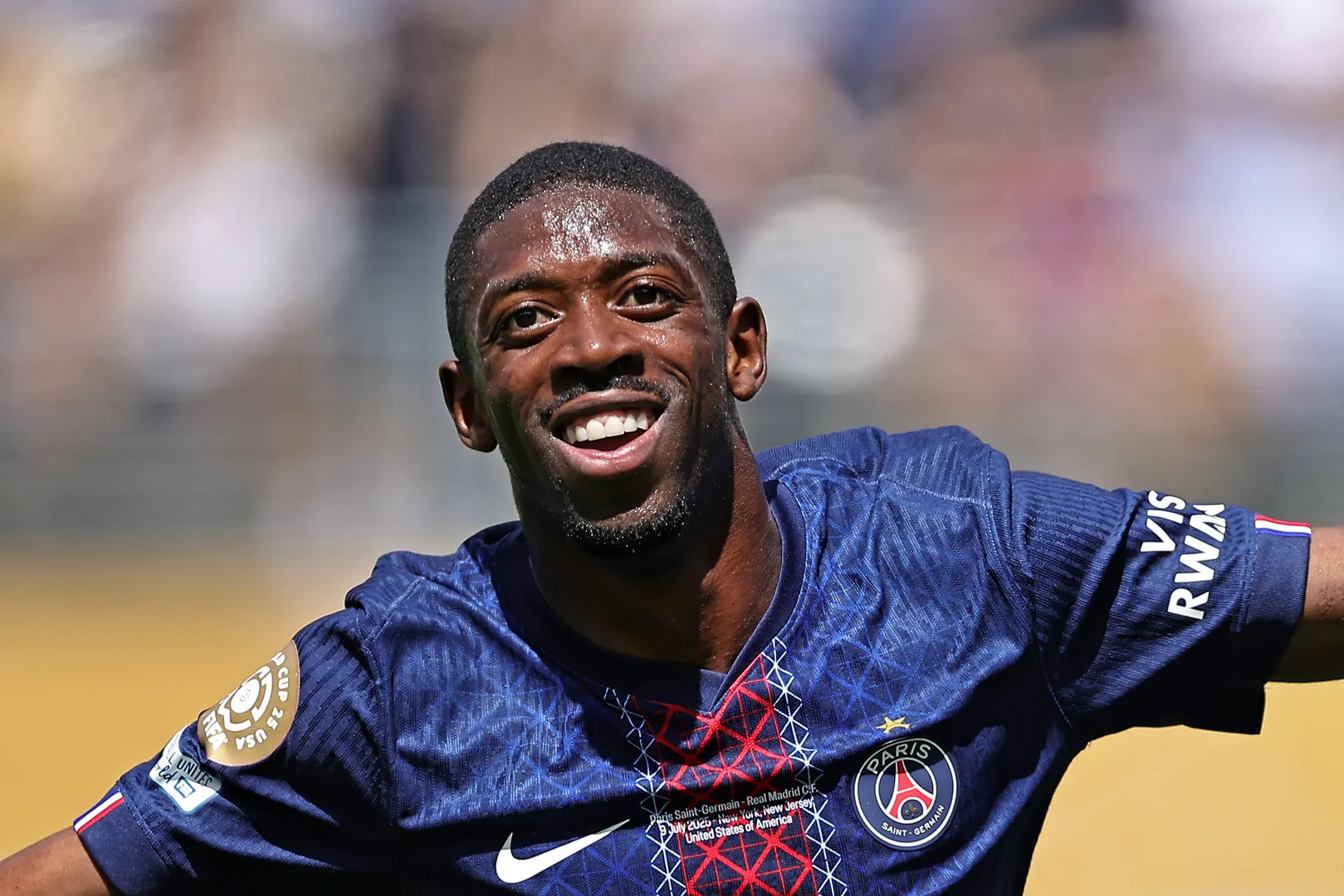 Demb&eacute;l&eacute; comemora gol do PSG