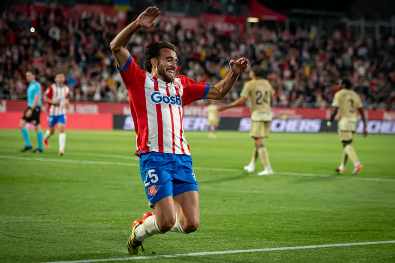 Eric Garc&iacute;a comemora gol pelo Girona