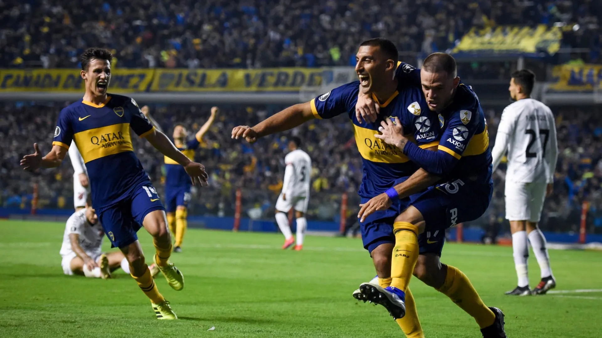 Boca Juniors dominou o Athletico, perdeu um caminh&atilde;o de gols e se classificou