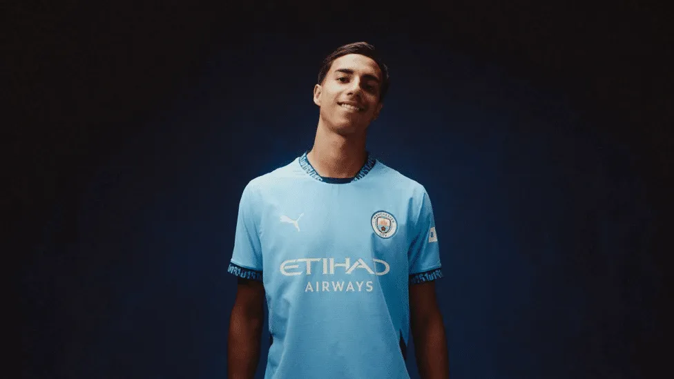 Vitor Reis n&atilde;o foi inscrito pelo Manchster City na Champions League Foto: (Divulga&ccedil;&atilde;o/Manchester City)