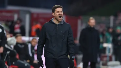 Xabi Alonso usa t&aacute;tica &lsquo;invenc&iacute;vel&rsquo; contra Bayern e mant&eacute;m freguesia com elimina&ccedil;&atilde;o