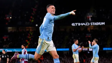 Com recital de Rodri e Foden, City atropela Villa e segue na cola de l&iacute;deres
