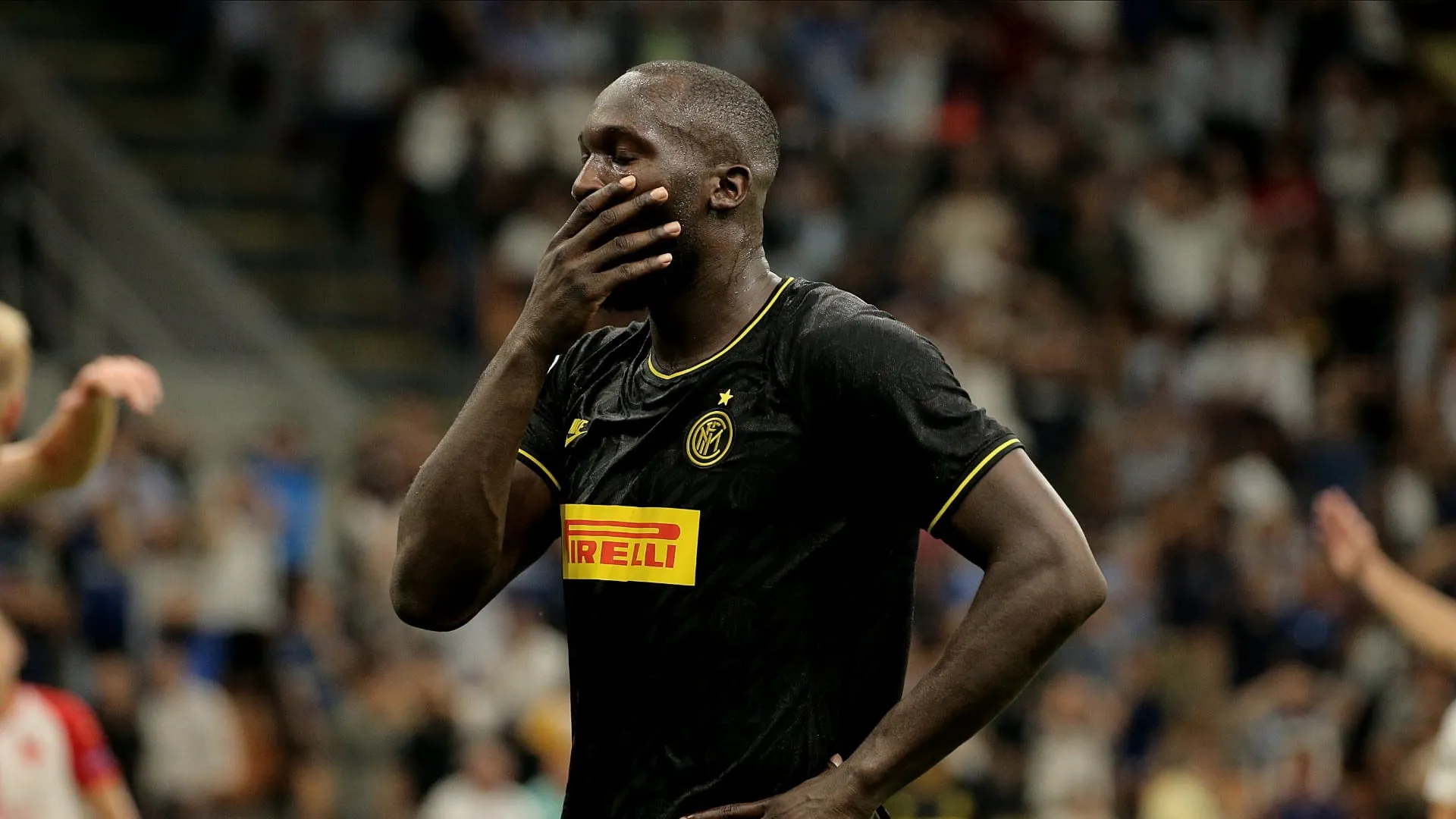Lukaku pede desculpa &agrave; Inter por revelar que 23 dos 25 jogadores do elenco tiveram tosse e febre em janeiro