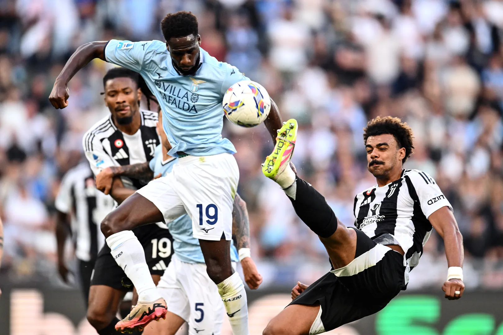 Lazio, Juventus e Roma est&atilde;o na briga pela &uacute;ltima vaga de Champions League