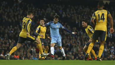 Um City agressivo com a bola nos p&eacute;s voltou do intervalo e buscou a virada sobre o Arsenal