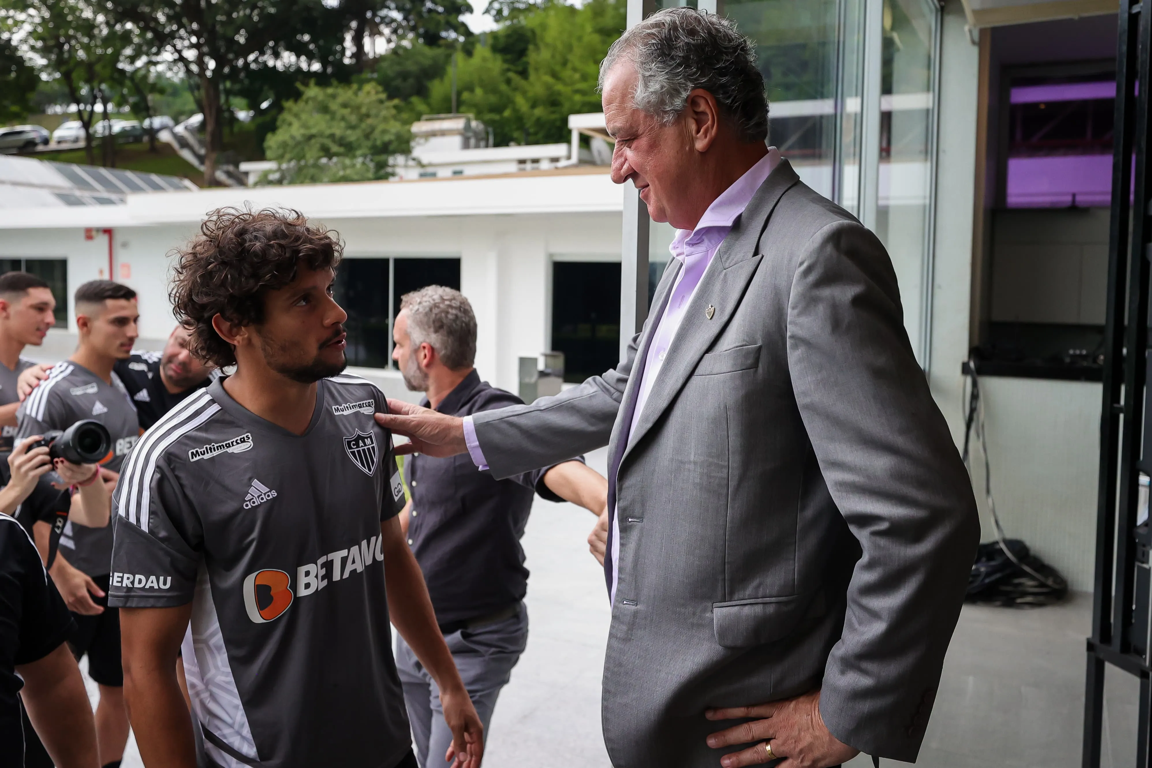 Alvos do Atl&eacute;tico-MG mostram ambi&ccedil;&atilde;o, mas poucos recursos deixam o clube para tr&aacute;s nas disputas