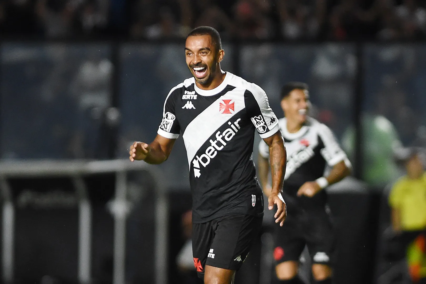 Paulo Henrique comemora gol pelo Vasco