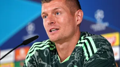 Como mudan&ccedil;a de treinador impediu que Toni Kroos disputasse a Premier League