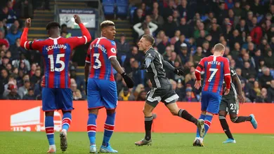 Abram alas para o goleador: gol de Vardy d&aacute; vit&oacute;ria ao Leicester e artilharia ao centroavante