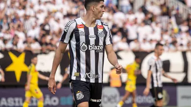 Torcedor invade o vesti&aacute;rio do Santos e irrita jogadores ap&oacute;s vit&oacute;ria contra o Brusque