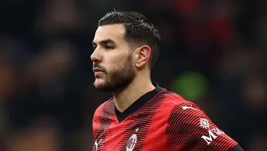 &lsquo;Novo&rsquo; Theo Hern&aacute;ndez de zagueiro &eacute; uma boa op&ccedil;&atilde;o tempor&aacute;ria, mas n&atilde;o pode ser fixa no Milan