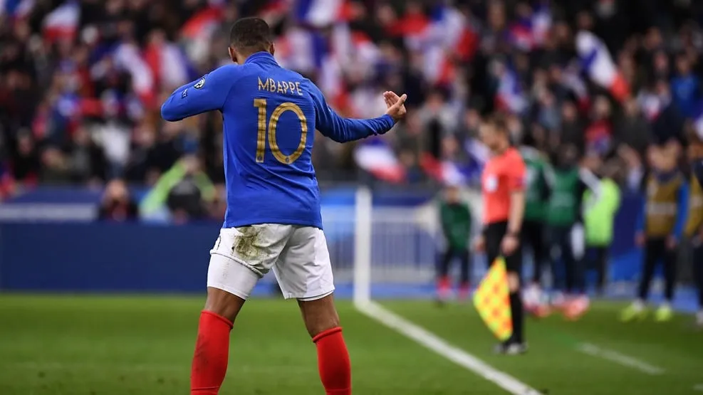 Fran&ccedil;a esbanja talento para golear Isl&acirc;ndia com Mbapp&eacute;, Griezmann e Pogba decisivos
