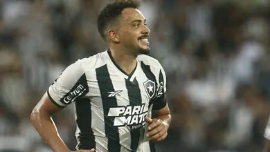 Botafogo mostra for&ccedil;a do elenco e, com time misto, bate o Vit&oacute;ria pela Copa do Brasil