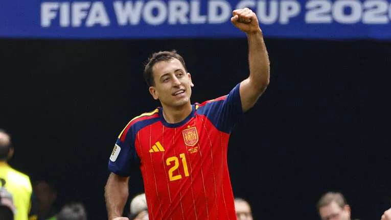 Mikel Oyarzabal comemora gol na sele&ccedil;&atilde;o espanhola (Abaca/Icon Sport)