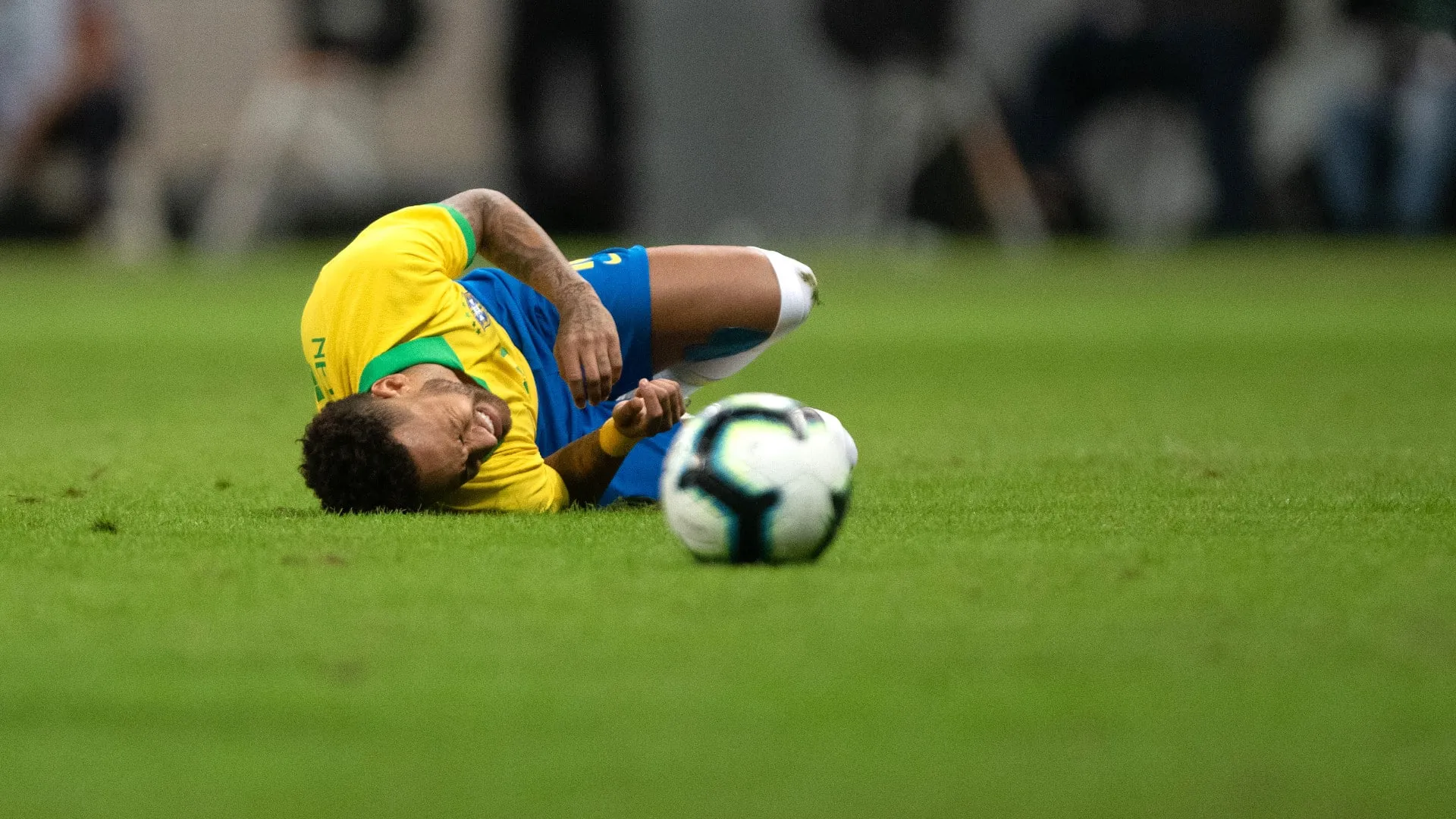 Neymar &eacute; cortado da Sele&ccedil;&atilde;o com les&atilde;o no tornozelo e est&aacute; fora da Copa Am&eacute;rica. E agora, Tite?