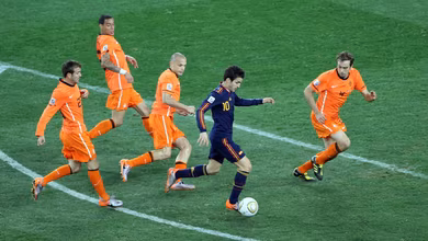 F&agrave;bregas encerra uma carreira de grandes momentos e uma ineg&aacute;vel qualidade t&eacute;cnica