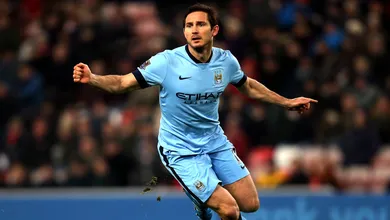 [V&iacute;deo] O Chelsea que se cuide: Lampard est&aacute; afiado nas cobran&ccedil;as de falta