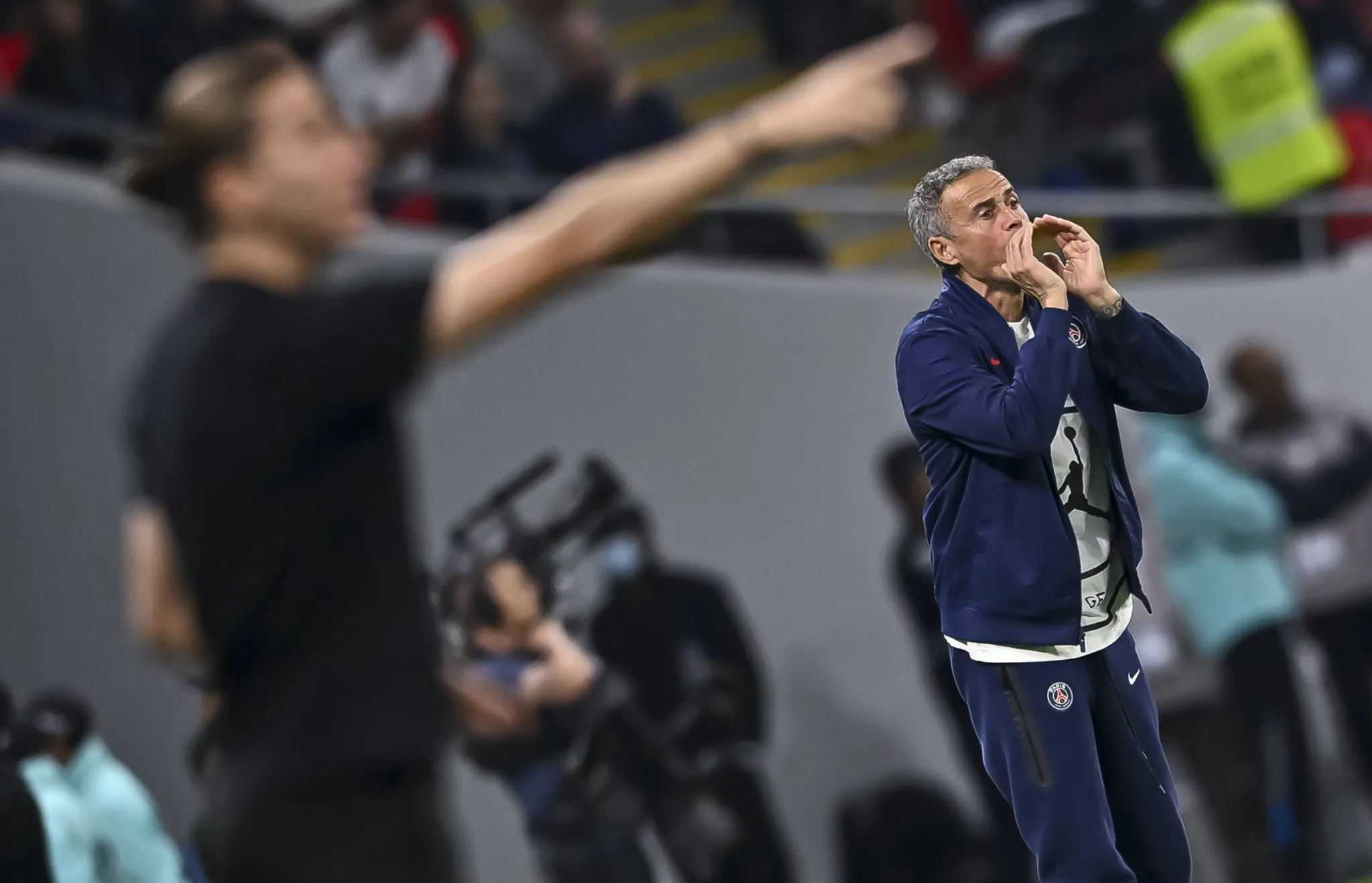 Filipe Lu&iacute;s e Luis Enrique na final da Copa Intercontinental da Fifa (Foto: IMAGO / Naushad)