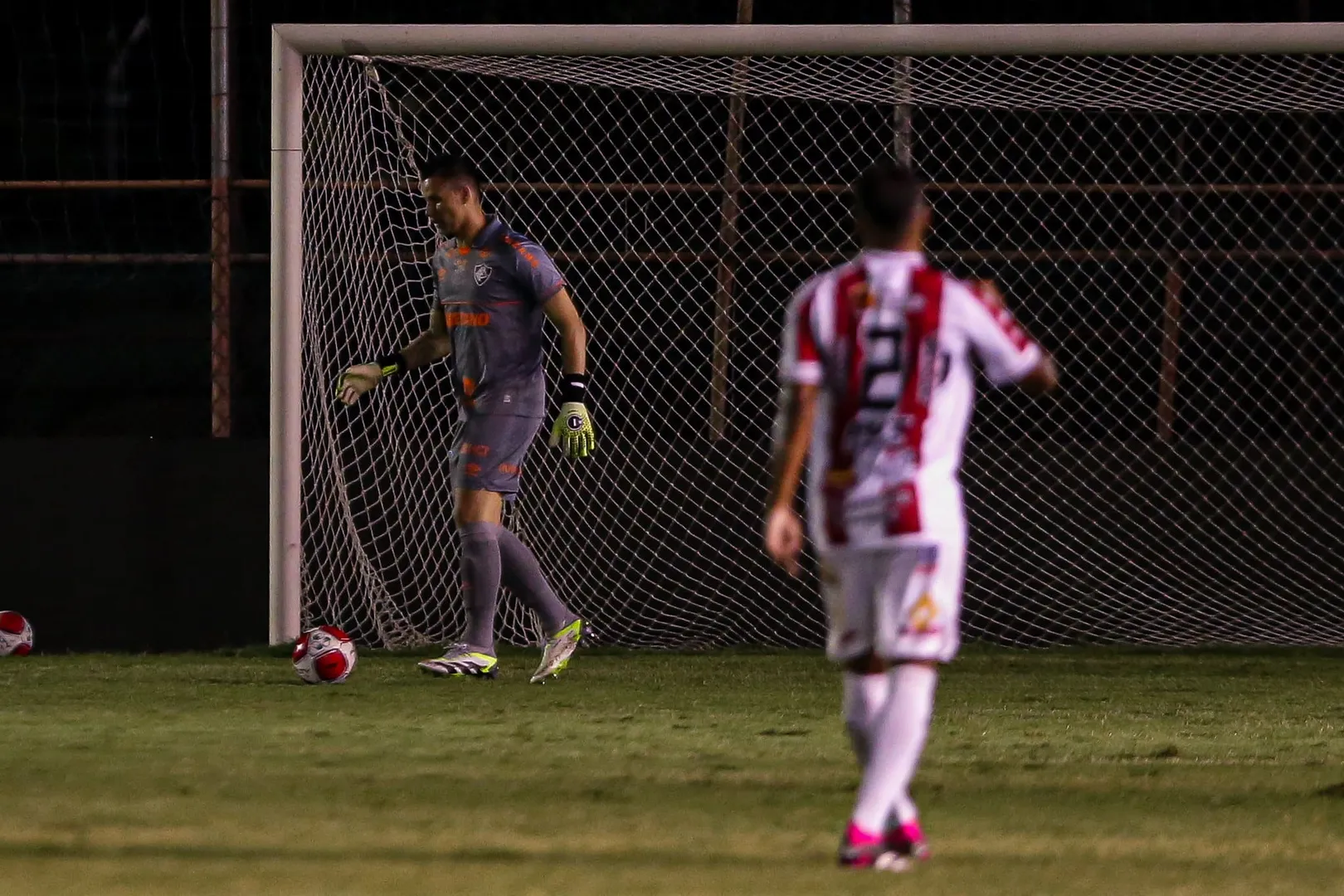 F&aacute;bio falhou com os p&eacute;s e o Bangu abriu o placar com um gola&ccedil;o sobre o Fluminense - Foto: Marcelo Gon&ccedil;alves/Fluminense FC