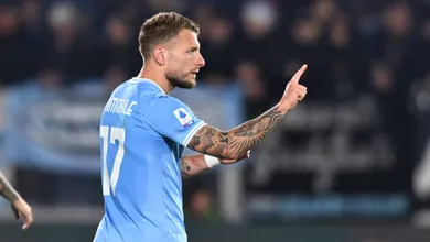 Ciro Immobile sofre acidente de carro e tem fratura na costela; Lazio diz que jogador est&aacute; bem