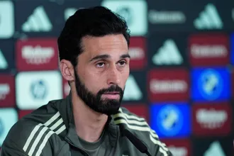 Pressionado, t&eacute;cnico do Real Madrid v&ecirc; l&iacute;der do elenco virar problema extracampo