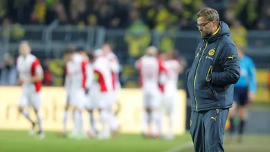 A derrota em casa para o Augsburg resumiu todo o desespero do Dortmund