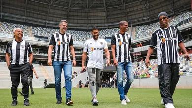 Lendas do Galo: Ronaldinho e outros &iacute;dolos fazem primeiro jogo da Arena MRV
