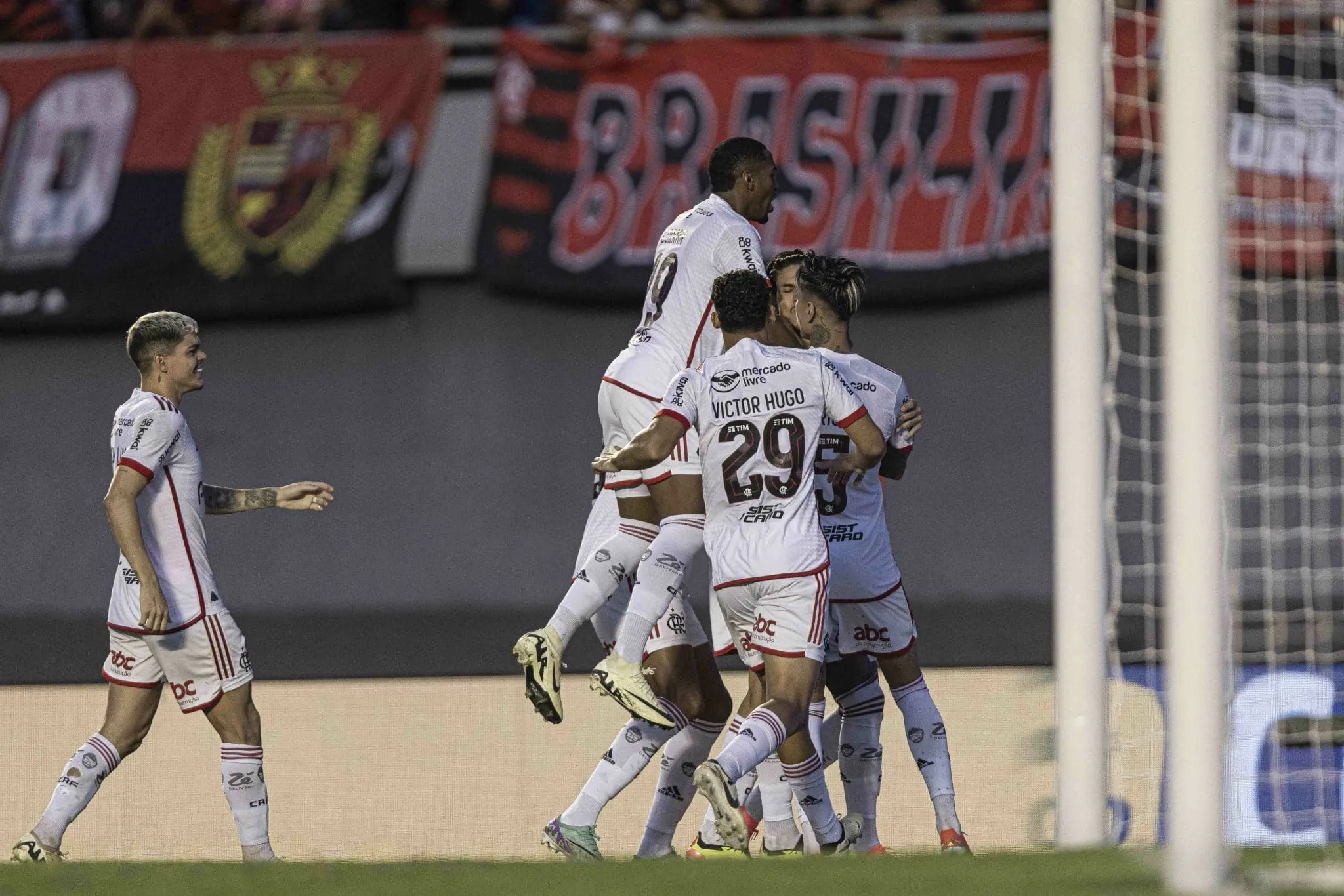 Flamengo quebra tabu hist&oacute;rico no Brasileir&atilde;o com vit&oacute;ria sobre o Atl&eacute;tico-GO