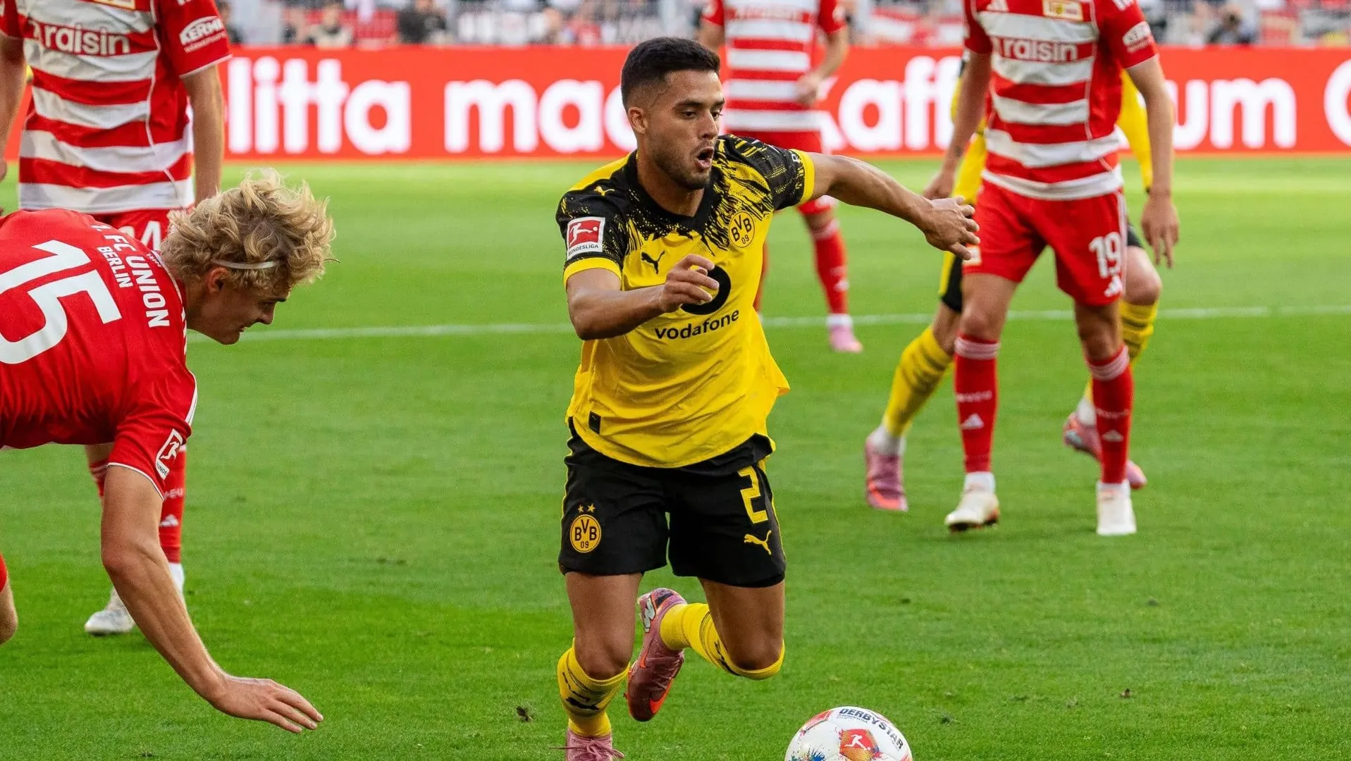 Yan Couto pelo Borussia Dortmundo (Foto: Imago) 