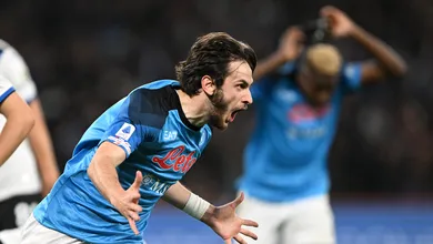 Kvaradona reapareceu em N&aacute;poles para deixar a zaga tonta e abrir a vit&oacute;ria sobre a Atalanta com uma pintura