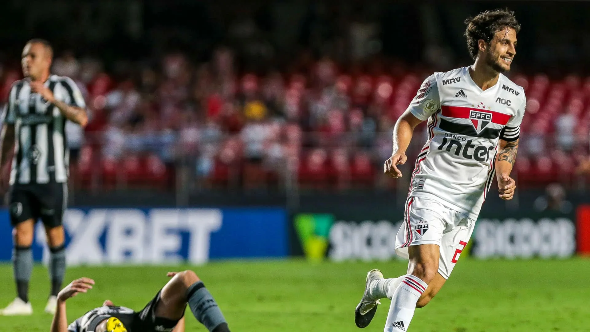 No jogo morno de estreia do Brasileir&atilde;o, S&atilde;o Paulo comemorou, mas tem problemas a resolver