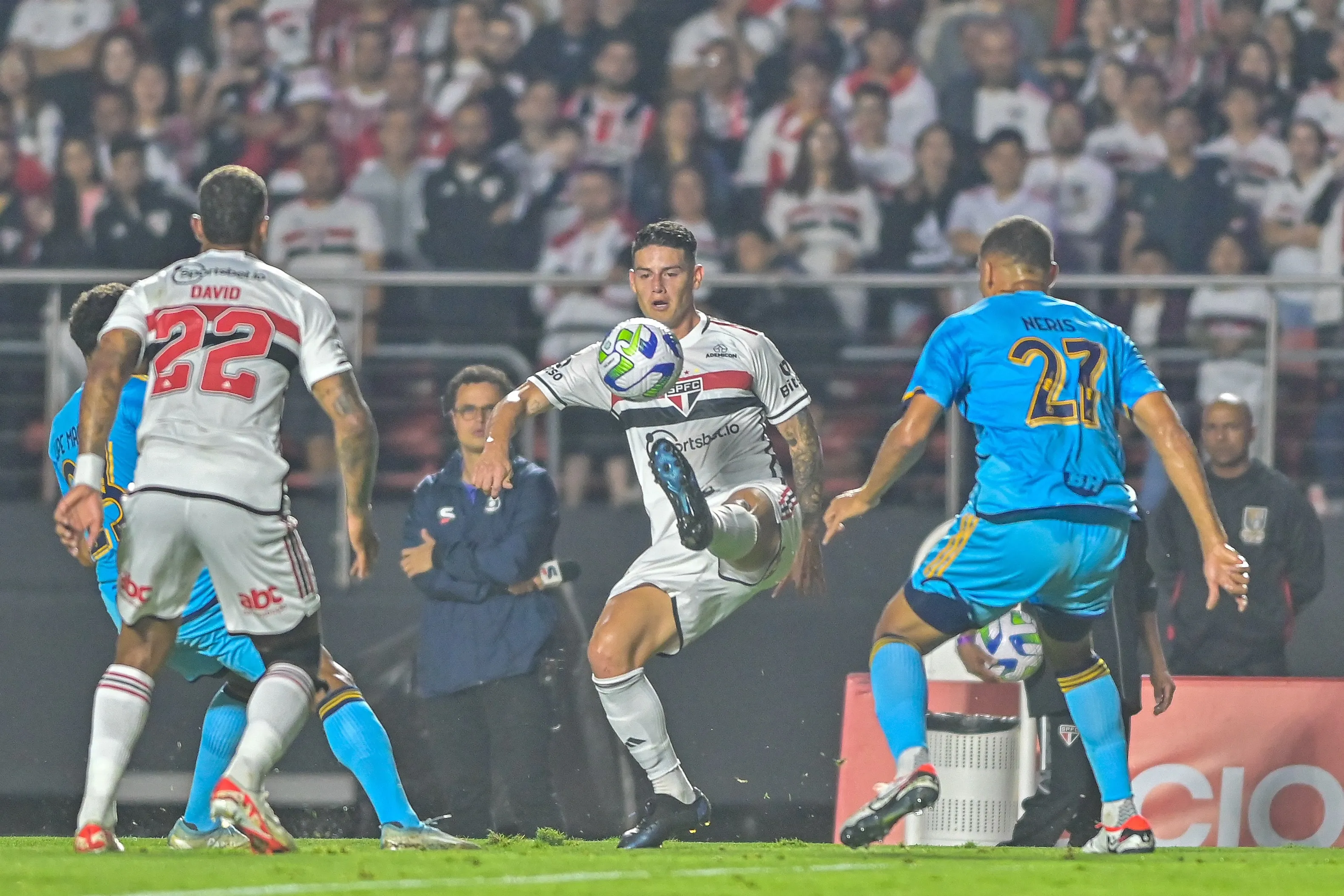 Luciano sai do banco e d&aacute; vit&oacute;ria a um sonolento S&atilde;o Paulo sobre o Cruzeiro no Morumbi