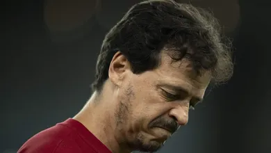 Decis&atilde;o de M&aacute;rio, vozes contr&aacute;rias e choro por 40 minutos: as &uacute;ltimas horas de Diniz no Fluminense