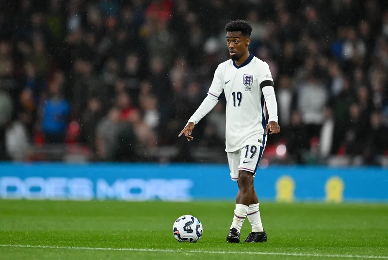 Angel Gomes em a&ccedil;&atilde;o pela sele&ccedil;&atilde;o inglesa