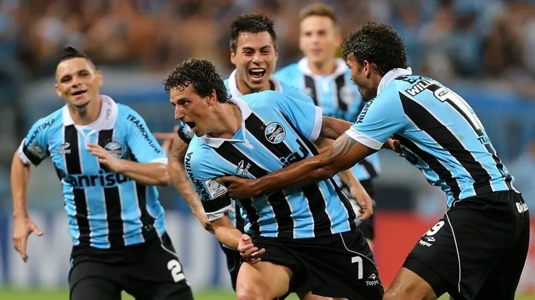 Gr&ecirc;mio domina, mas entra na Libertadores gra&ccedil;as a lampejos
